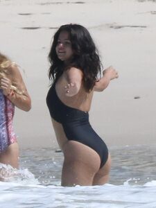 Selena Gomez Sexy One-Piece Swimsuit Paparazzi Set Leaked