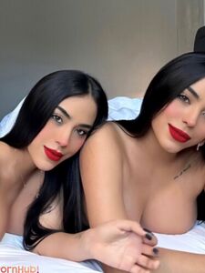 Gemelas Abello Aka Twins Bella Nude Curvy Boobs And Booty Onlyfans Leaks Photos
