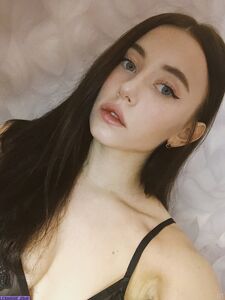 arilaviee exclusive onlyfans leaked nudes