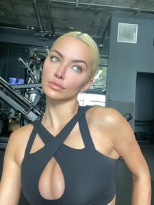 lindseypelas exclusive onlyfans leaked nudes
