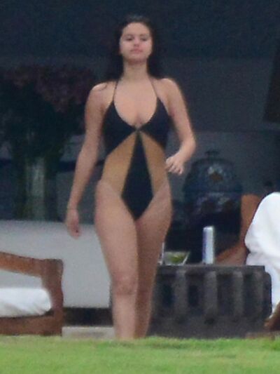Selena Gomez Sexy One-Piece Swimsuit Paparazzi Set Leaked