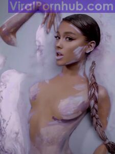 Ariana Grande Nude Leaks