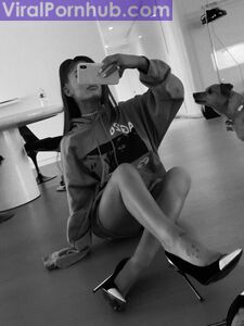 Ariana Grande Nude Leaks