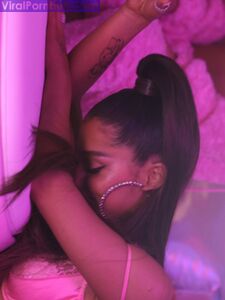 Ariana Grande Nude Leaks