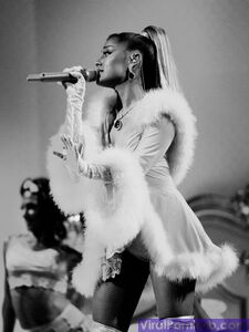 Ariana Grande Nude Leaks