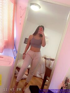 GORGEOUS INDIAN NRI BABE SELFSHOT PICS LEAKED