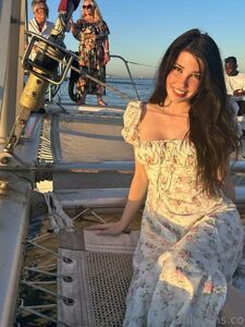 Belle Delphine Candid Holiday Photos Onlyfans Set Leaked