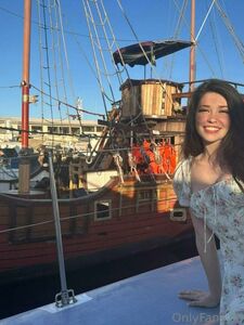 Belle Delphine Candid Holiday Photos Onlyfans Set Leaked