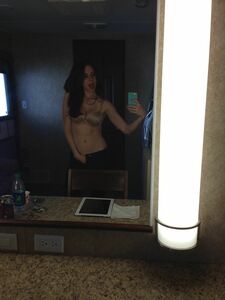 Actress Alison Brie Nude Leaks
