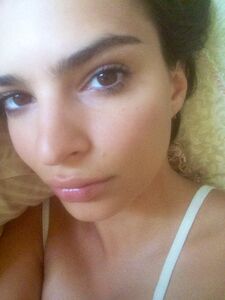 Super Model Emily Ratajkowski Nude Leaks