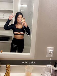 Super Hot Beautician Carly Bay Private Nudes Leaked