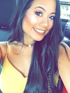 Super Hot Beautician Carly Bay Private Nudes Leaked